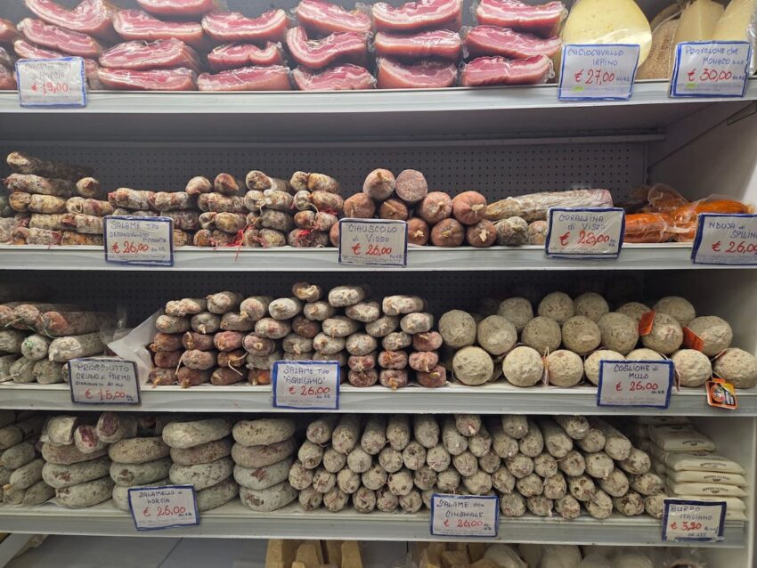 Cosa comprare a Roma per Pasqua 2026 - i salumi da antica caciara trasteverina