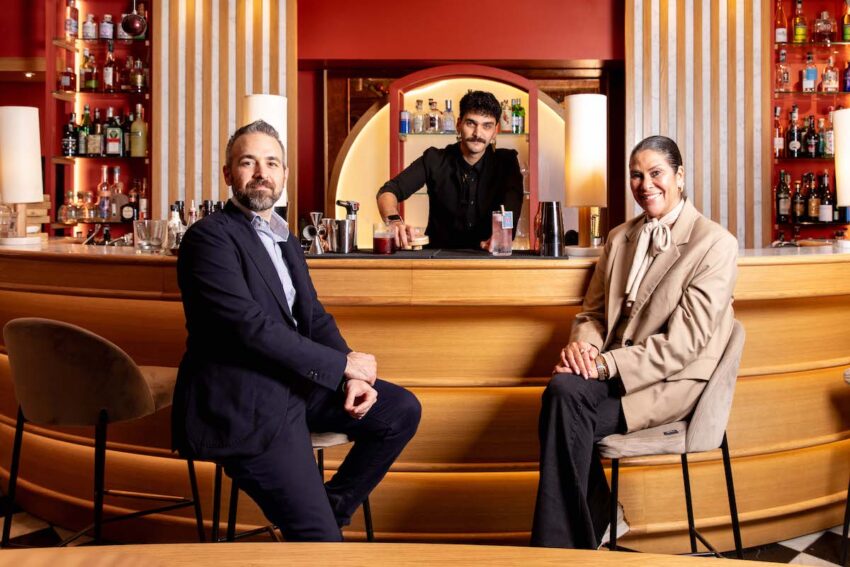 sala e bar di enoteca la torre tritone a roma